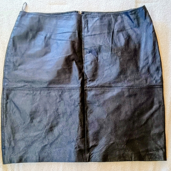 CLEARANCE SALE!! Newport News Black Leather Mini Skirt Size 18 - Picture 1 of 7